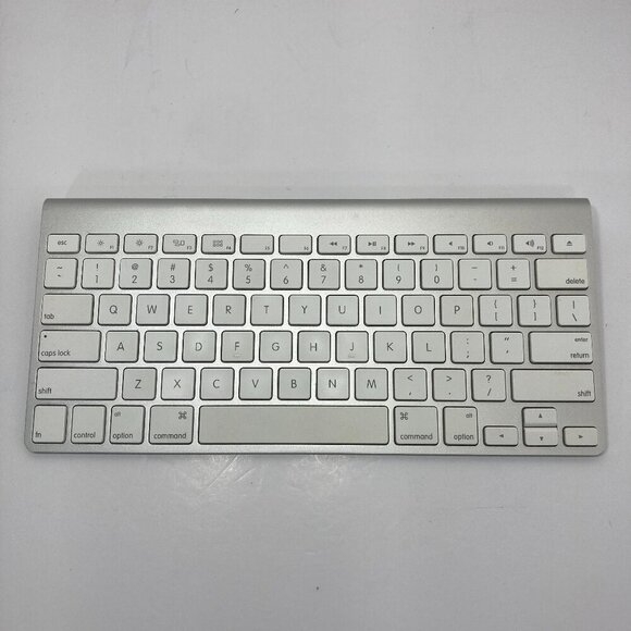 Genuine Apple A1314 Bluetooth Aluminum Keyboard Silver Compact - TESTED - Picture 1 of 7
